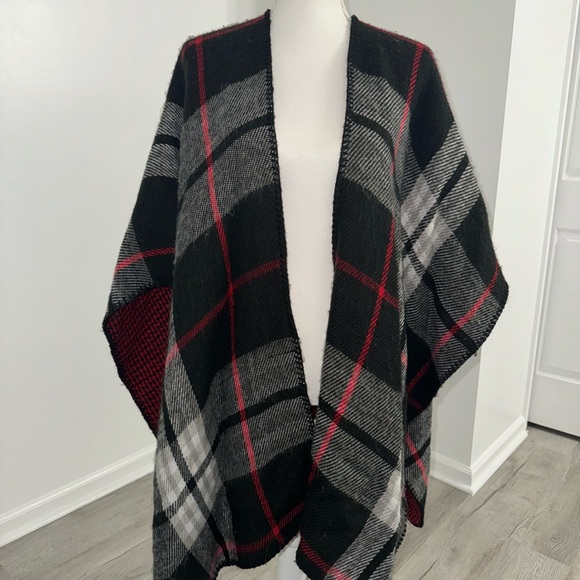 Woolrich Accessories - Woolrich Blanket Shawl Poncho Cape Wrap Reversible Fleece Plaid Red and Black‎